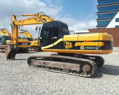 фото Гусеничный экскаватор JCB JS 200