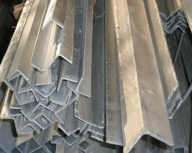 фото Уголок оцинкованный 50x50х5 мм