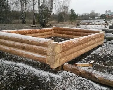 фото Сруб бани в лапу 6 на 3 м, высота 2,1 м (пятистенок) пихта