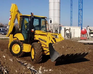 фото Экскаватор-погрузчик KOMATSU WB93S Экскаватор погрузчик новый в наличии