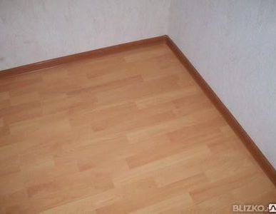 фото Покрытие пола бытовки линолеумом