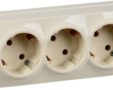 фото Розетка 3-м ОП GLORY РС23-3-ХК 16А с заземл. крем. IEK ERH31-K33-16