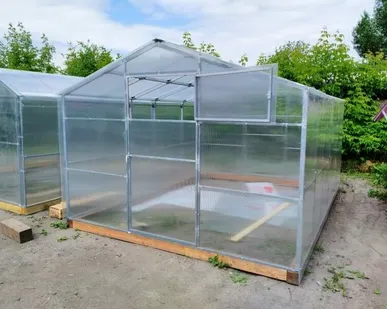 фото Теплица «Домик» (из оцинкованный трубы 40*20)