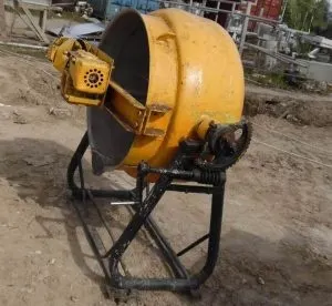 Фото №0 Нержавеющий варочный котел, объем 0,2 куб.м., с рубашкой и мешалкой Б/У в Москве