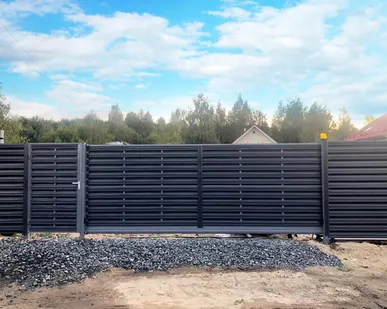 фото Автоматические откатные ворота Премиум на бетонной тумбе