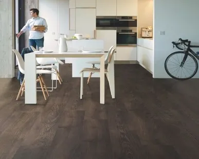 фото Ламинат Classic CLM1383 Дуб старинный темный 32кл 8мм фаска