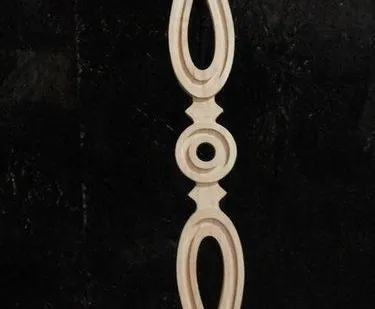 фото Балясина для лестниц плоская 18х90х900 "Прорезная" Б12