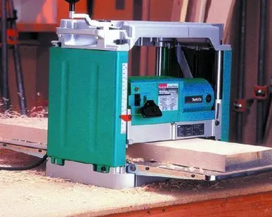 фото Рейсмус Makita 2012NB - 1650 Вт, 8500 об/мин, глубина строгания 0-3 мм