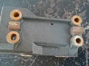 фото бывший в пользовании натяжитель ремня и промежуточный шкив для двигателя mack mp8