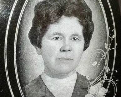 фото Портрет на гранитной вставке 300*400 овал