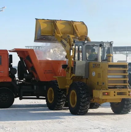 Фото №0 Уборка снега с погрузкой