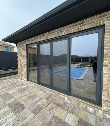 Фото №0 Установка раздвижных москитных дверей "плиссе"