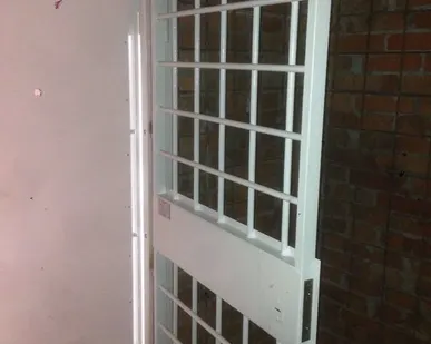 фото Дверь решетчатая из прута d 16 мм 150х150 (полимер), 900х2000 шт