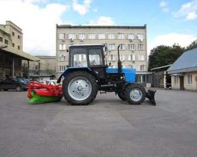 фото Ком­му­наль­ный трак­тор КМ-82БР