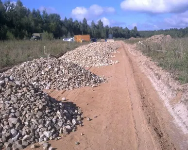 фото Гравий речной для отсыпки дорожного полотна.