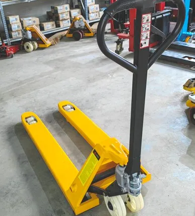Фото №0 Гидравлическая складская тележка, рохля, г/п 2 тонны, нейлон (полиамид)