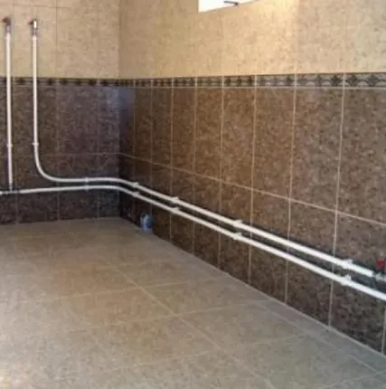 Фото №0 Прокладка труб ХВС,ГВС открыто