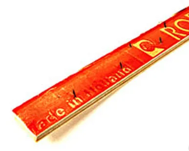 фото Грипперрейка деревянная для укладки ковролина натяжкой