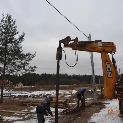 Фото №0 Бурение под столбы