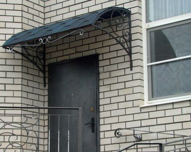 фото Козырек  над крыльцом