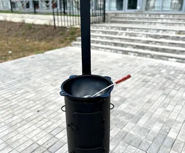 фото Печь для казана 10 л. , 12 л. "Комфорт" с трубой и дверкой