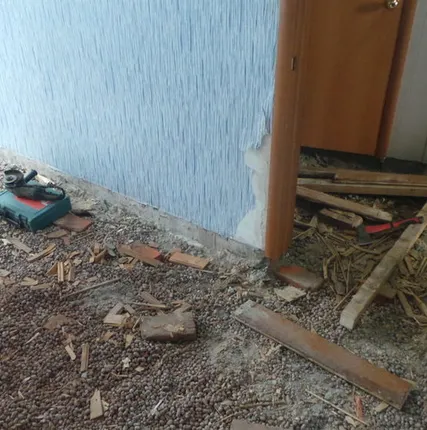 Фото №0 Демонтаж полов деревянных,монолитных.
