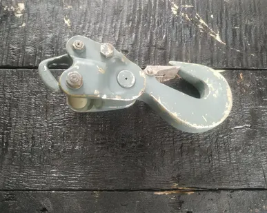 фото Крюк подъемный алюминиевый. СССР