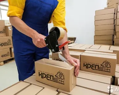 фото Рабочий на конвеер