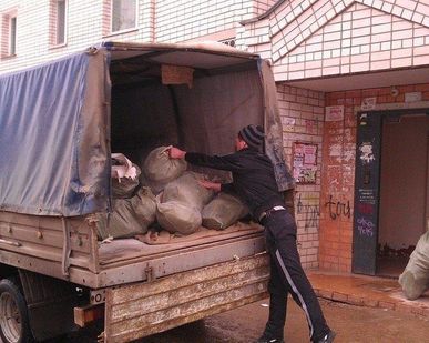 фото Вывоз строительного мусора самосвалами