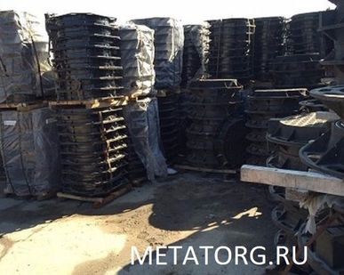 фото Люк канализационный тяжелый на шарнире