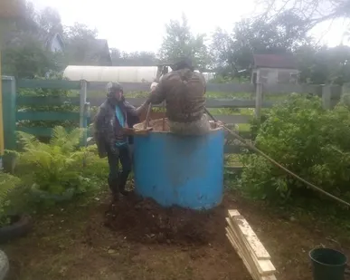 фото Чистка колодца от грязи