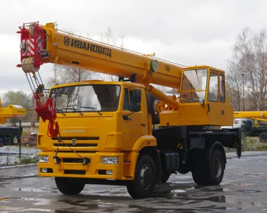 фото Автокран Ивановец КС-35714К-3 на базе шасси КамАЗ 53605 по цене 6 474 500 руб от официального дилера ИМЗ АВТОКРАН для всех регионов РФ и СНГ.  Заводская цена = 7 050 000 руб. Наша дилерская цена для Вас = 6 474 500 руб. Ваша выгода - Более 500 000 руб!!!  Автомобильный кран КС-35714К-3 предназначен для производства строительно-монтажных и погрузочно-разгрузочных работ с обычными грузами.   Базовое шасси - КАМАЗ-53605 экологического класса 5  Максимальная грузоподъёмность - 16 т  Привод механизмов крана - ги