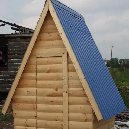 Фото №0 Дачный туалет в блок-хаусе и металлопрофиле 1,40*1,40 м.