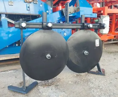 фото Дисковый окучник-пропольник на траверсе