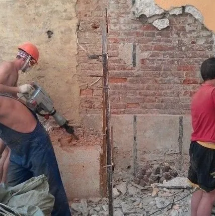 Фото №0 Демонтаж кирпичных стен