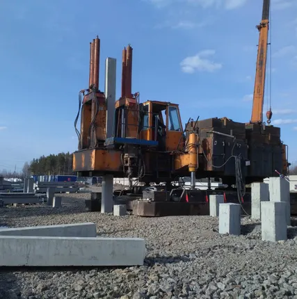 Фото №1 Сваевдавливающая установка DTZ 200  . Данная установка работает без шума и вибраций.