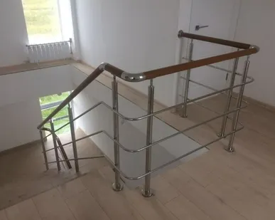 фото Перила для образовательных учреждений