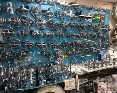 фото Смесители на ванну, кухню и тюльпан.