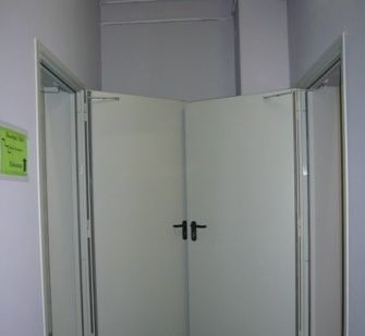 фото Однопольные противопожарные двери