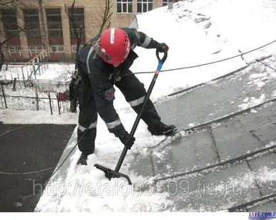 фото Чистка крыши от снега
