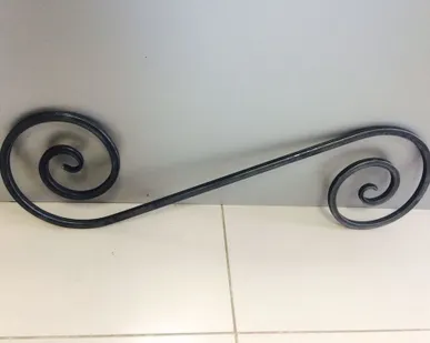 фото Завиток кованый Валюта 910х260мм (из трубы 15х15)