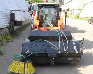 фото Щётка с бункером и водяной системой М-2