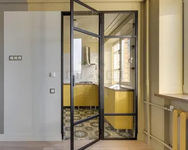 фото Лофт перегородка с распашной дверью.