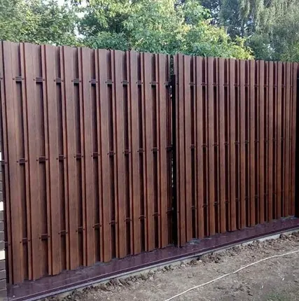 Фото №0 Установка забора из евроштакетника