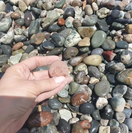 Фото №3 Галька цветная Енисей оптом