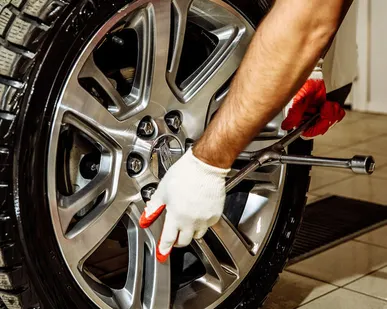 фото Съем/постановка колеса на автомобиль R19