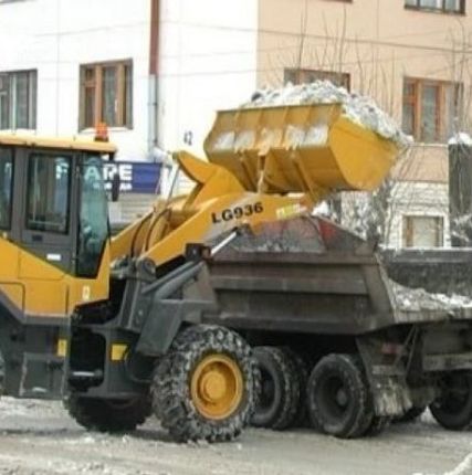 Фото №0 Вывоз снега с территории самосвалами