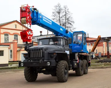 фото Автокран Клинцы КС-45719-3К на шасси Урал-5557
в
