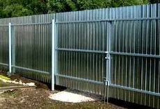 фото Забор из профнастила оцинкованный