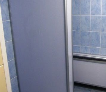 фото Монтаж душевых перегородок